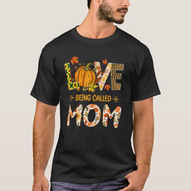 Camiseta Love Being Called Mom Pumpkin Fall Leaves Thanksgi (Frente)