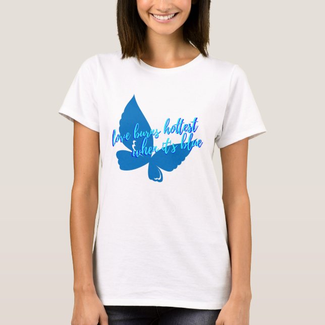 Camiseta Love Burns Hottest When It's Blue T-Shirt (Frente)