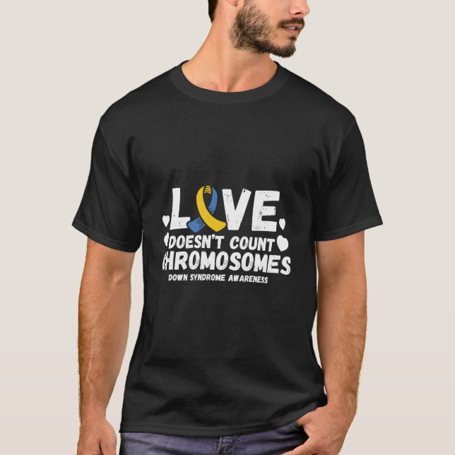 Camiseta Love Doesn'T Count Chromosomes Down Syndrome Aware (Frente)