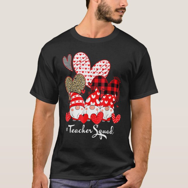 Camiseta Love Gnome Teacher Squad Happy Valentine Gnome Tea (Frente)
