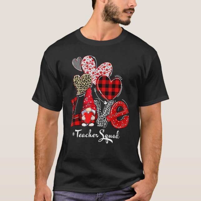Camiseta Love Gnome Teacher Squad Happy Valentine Gnome Tea (Frente)