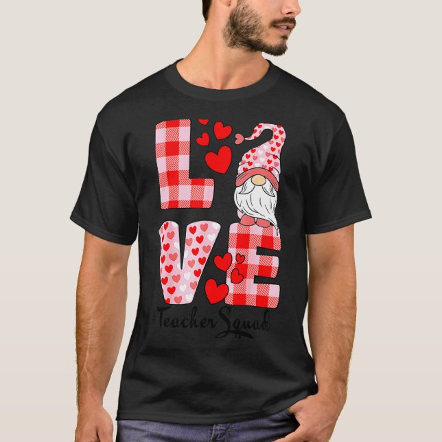 Camiseta Love Gnome Valentines Day Red Buffalo Plaid Leopar (Frente)