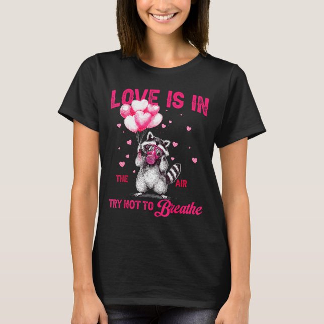 Camiseta Love Is In The Air Try Not To Breathe Raccoon Vale (Frente)