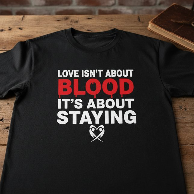 Camiseta Love Isn’t About Blood | Family Loyalty Quote  (Criador carregado)