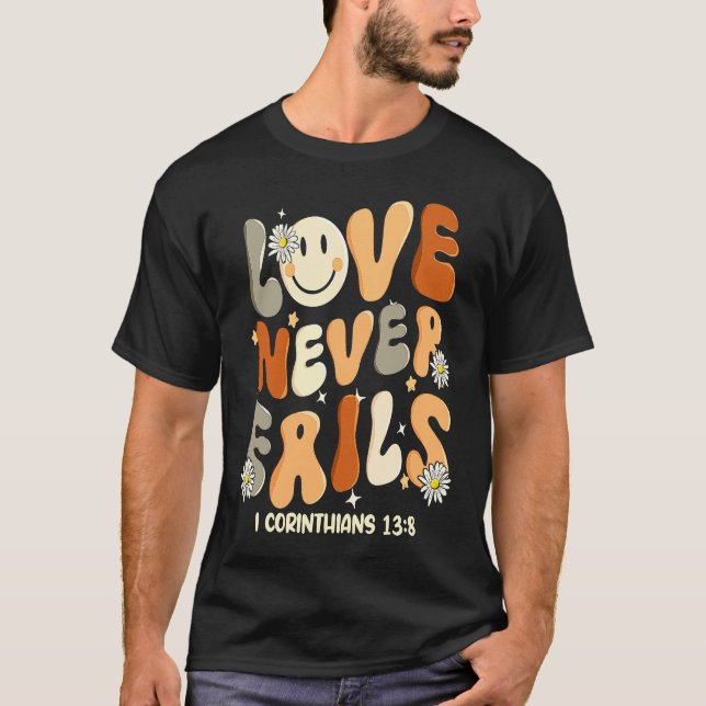 Camiseta Love Never Fails Christian Religious Jesus Faith B (Frente)
