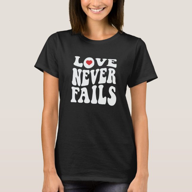 Camiseta Love Never Fails Retro Positivity Quote Preppy Y2k (Frente)