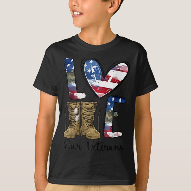 Camiseta Love Our Veterans Day Proud Military American Flag (Frente)
