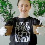 Camiseta Love Peace Vegan Slogan Vegetarian Funny<br><div class="desc">Esta design é para vegetarianos movidos por plantas que sabem que animais são amigos, não comidas. Esta design de Vegan do Peace Love também está disponível em diferentes produtos, incluindo adesivos, canecas, t-shirts, capas de telefone, veja abaixo! Para comprar deste design, escolha seu produto favorito, clique em adicionar e fazer...</div>