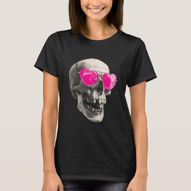 Camiseta 💗 Love Skull – Óculos de Sol Coração Rosa (Frente)
