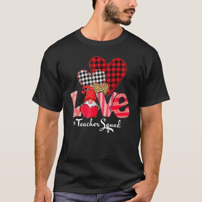 Camiseta Love Teacher Squad Gnome Hearts Leopard Plaid Vale (Frente)