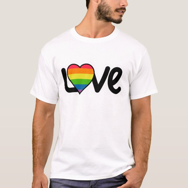 Camiseta LOVE Typography LGBTQ Rainbow Heart Pride Month (Frente)