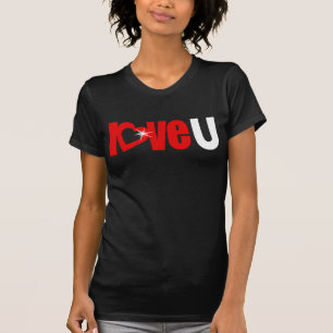 Camiseta "Love U" brilha texto de coração branco