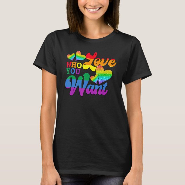 Camiseta Love Who You Want Rainbow Heart LGBT LGBTQ Pride (Frente)