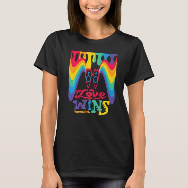 Camiseta Love Wins Rainbow with Mars Symbol for Gay Love   (Frente)