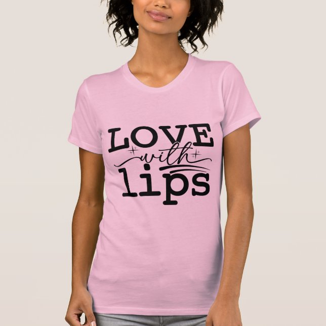Camiseta Love with Lips Kissmark Valentine Typography (Frente)