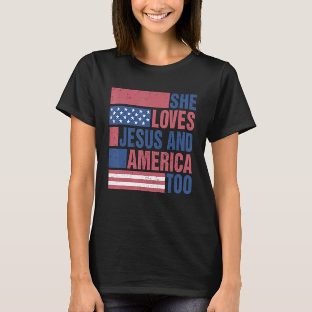 Camiseta Loves Jesus And America Too Retro 4th of July Prou (Frente)