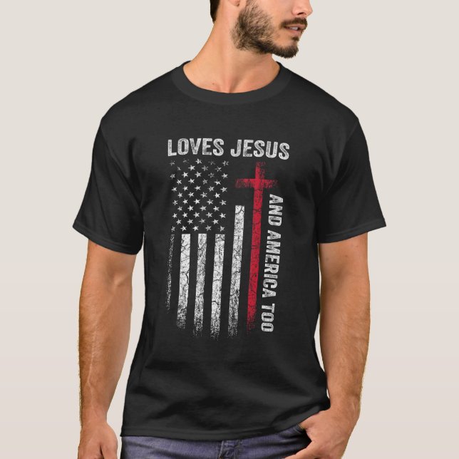 Camiseta Loves Jesus And America Too US Flag Patriotic Chri (Frente)