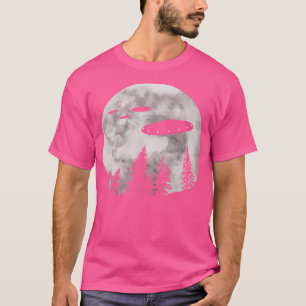Camiseta Lua Cheia E Um Ufo Acima Da Floresta
