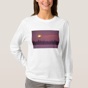 Camiseta Lua cheia nasce sobre a montanha Teakettle durante