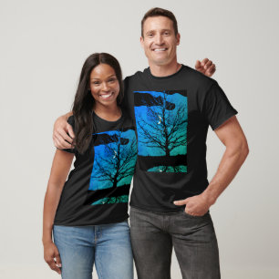 Camiseta Lua com árvore, azul cobalto, preto e branco