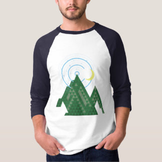 Camiseta lua crescente no céu da montanha