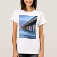 Lua de cheio sobre píer, Califórnia