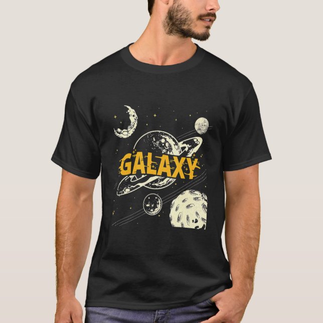 Camiseta Lua do Planeta Galáxia Universo Desenhada em Mão M (Frente)