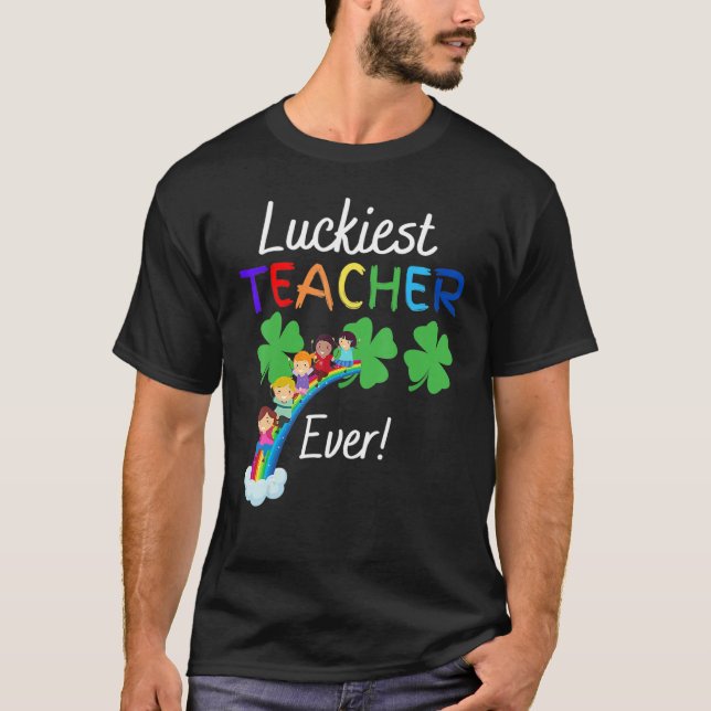 Camiseta Luckiest Teacher Ever Child Riding Rainbow St Patr (Frente)