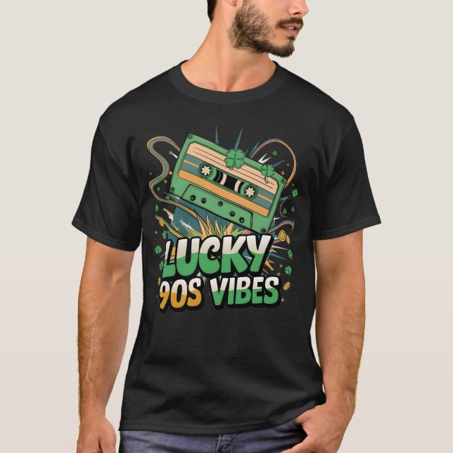 Camiseta Lucky 90s Vibes Saint Patrick's Day 2025 Retro (Frente)