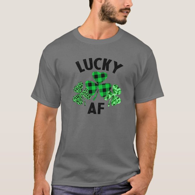 Camiseta Lucky Af Engraçado Xadrez Shamrock Dia de São Patr (Frente)