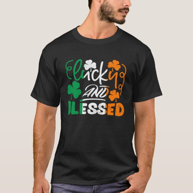 Camiseta Lucky And Blessed St Patricks Day Irish Flag Irela (Frente)