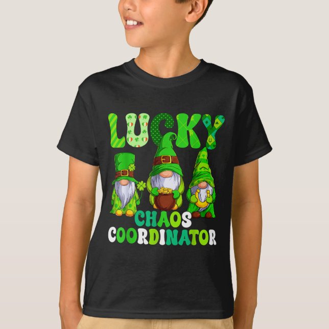 Camiseta Lucky chaos coordinator shamrock leopard gnomes (Frente)
