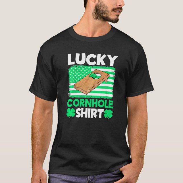 Camiseta Lucky Cornhole   Equipe de Cornhole Saco de Feijão (Frente)