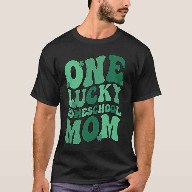 Camiseta Lucky Homeschool Mom St Patrick's Day Homeschoolin (Frente)