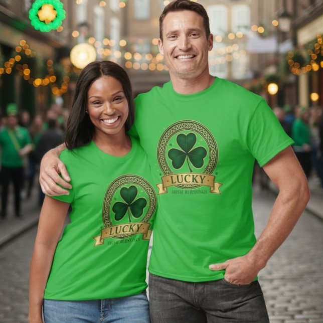 Camiseta Lucky Irish Blessings Shamrock Badge T-Shirt (Criador carregado)