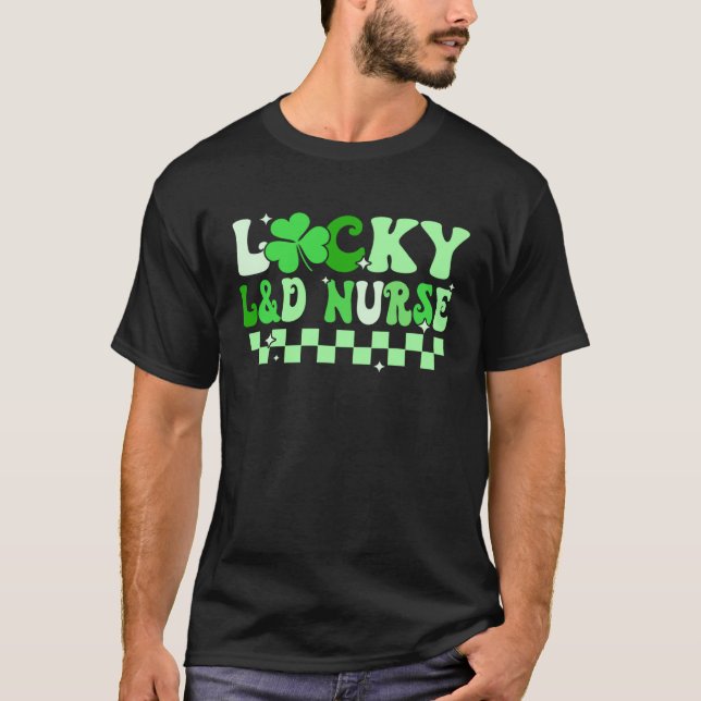Camiseta Lucky Labor & Delivery Nurse Groovy Retro St Patri (Frente)