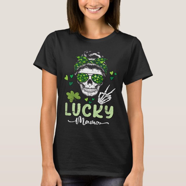 Camiseta Lucky Mama St Patricks Day Mom Messy Bun Skull Iri (Frente)