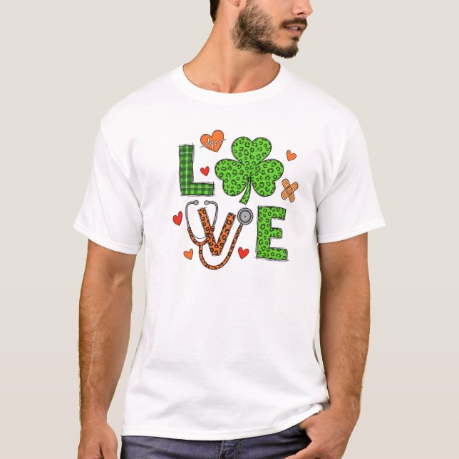 Camiseta Lucky Nurse Love Shamrock Leopard Graphic (Frente)