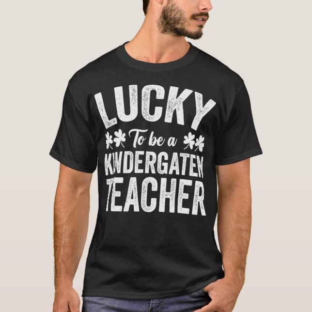 Camiseta Lucky To Be A Kindergarten Teacher St Patricks Day (Frente)