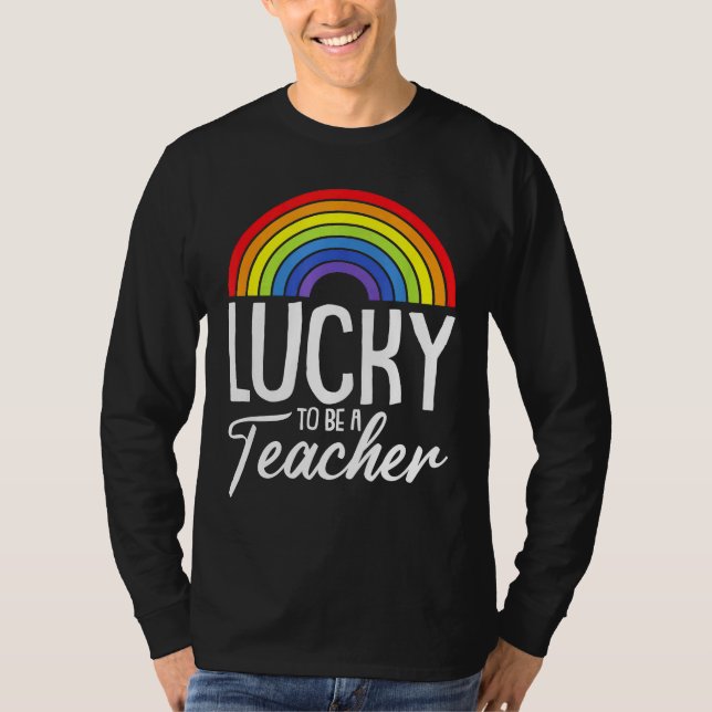 Camiseta Lucky To Be A Teacher LGBT Q Gay Pride Rainbow Fla (Frente)