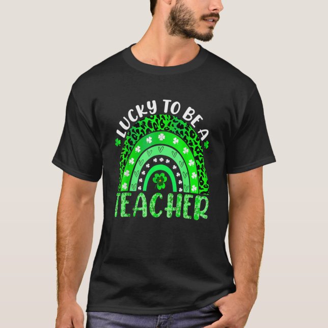 Camiseta Lucky To Be A Teacher Rainbow Teacher St Patricks  (Frente)