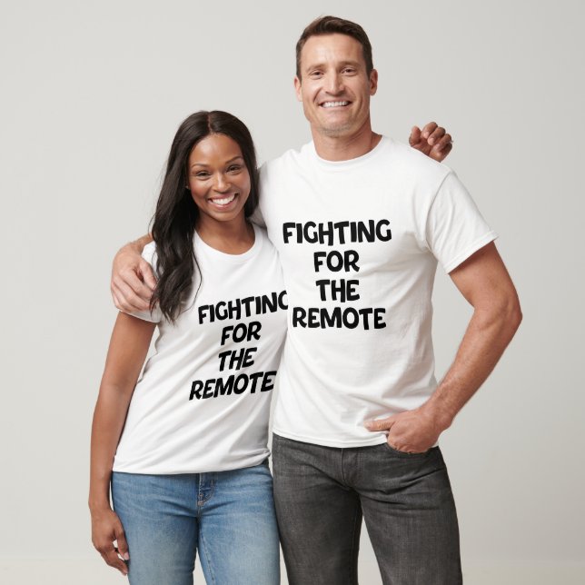 Camiseta Lutando pelo controle remoto (Unissex)