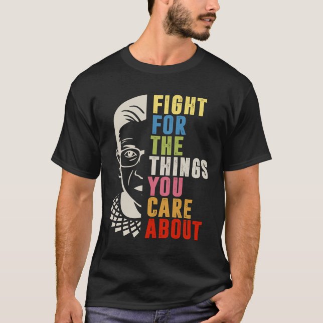 Camiseta Lutar Pelas Coisas Que Você Se Preocupa Com O RBG (Frente)
