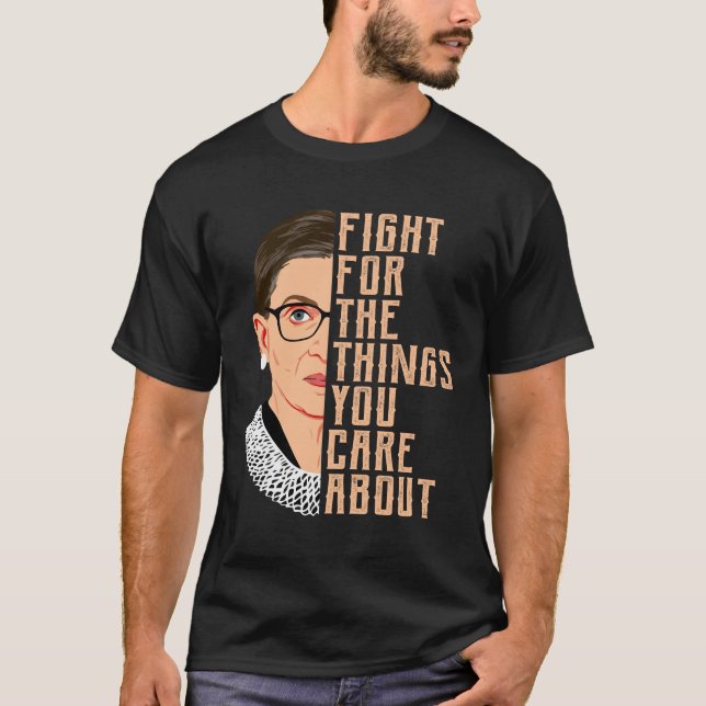 Camiseta Lutar Pelas Coisas Que Você Se Preocupa Com O RBG (Frente)