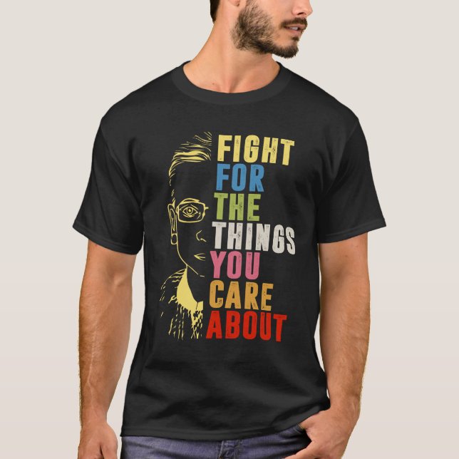 Camiseta Lutar Pelas Coisas Que Você Se Preocupa Com O RBG (Frente)
