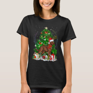 Camiseta Luz de árvore de Natal de Chesapeake Bay Retriever