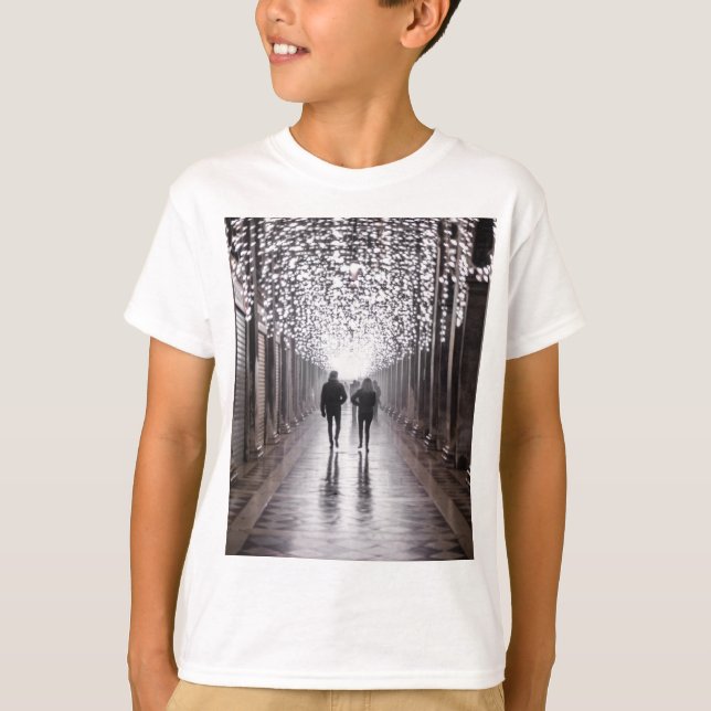 Camiseta Luz, sombras e simetria - sepia (Frente)