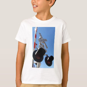 Camiseta Luzes e braço do cruzamento de estrada de ferro