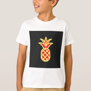 Camiseta Maçã de Pinheiro Amarelo em Preto