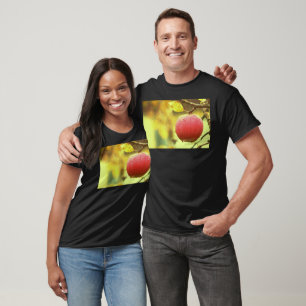Camiseta "Maçã Vermelha" Foto Fofa. Compre Agora